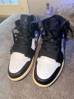 Air Jordan 1 Mid‎ Hyper Royal Black White Men’s Size 8